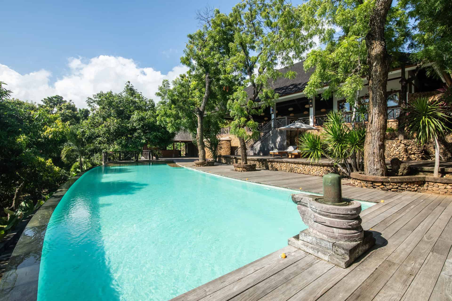 EXCLUSIVE 9 BEDROOM RESORT WITH OCEAN VIEW FOR SALE FREEHOLD IN BULELENG BE-874 